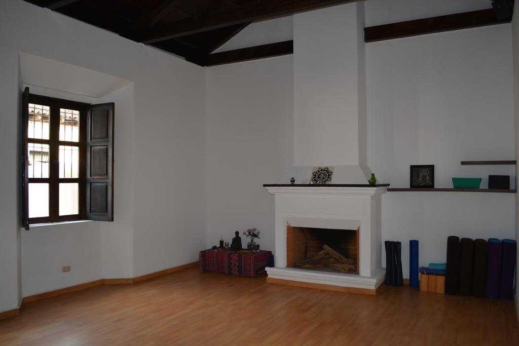 Luna Maya Hostel & Wellness 危地马拉安地瓜 外观 照片